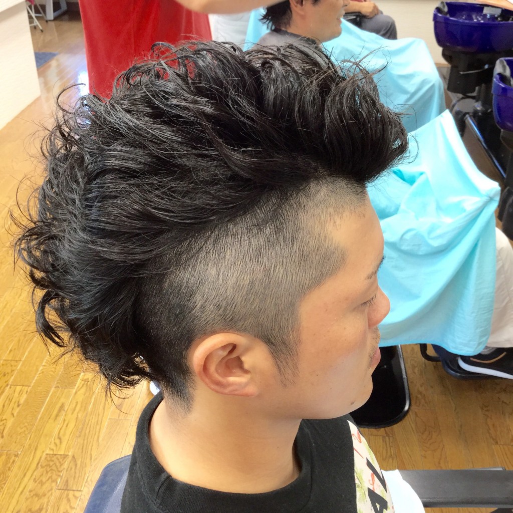 ツーブロックミディアムショートヘアースタイル(スパイラルパーマ・ハード) アラカワhomme｜松本市メンズヘアーサロン アラカワオム