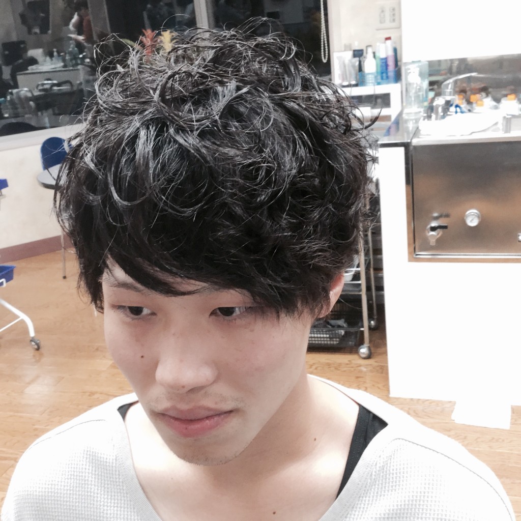 マッシュヘアーパーマスタイル (重めフロント・くっきりウェーブ) アラカワhomme｜松本市メンズヘアーサロン アラカワオム